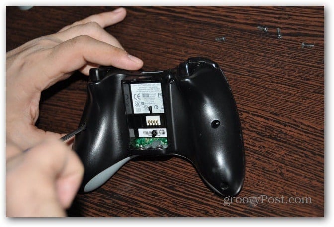 Change Xbox 360 controller analog thumbsticks rescrew